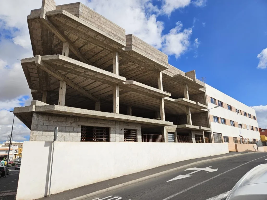 ¡Posibilidad de Inversión! Edificio en San Isidro 5