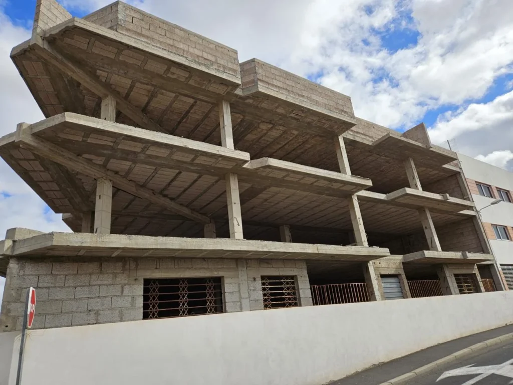 ¡Posibilidad de Inversión! Edificio en San Isidro 6