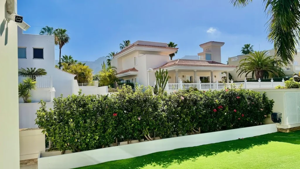 Espectacular villa de lujo en primera línea de golf con piscina, ascensor, sótano y vistas a La Gomera 27