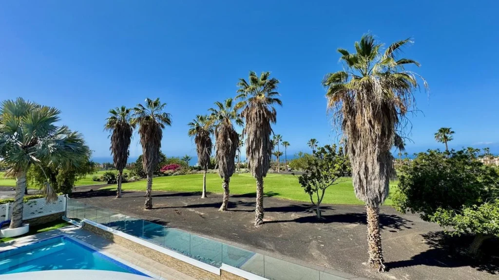 Espectacular villa de lujo en primera línea de golf con piscina, ascensor, sótano y vistas a La Gomera 47