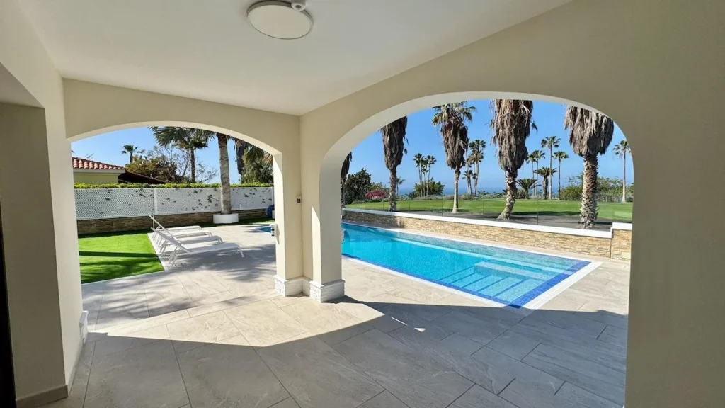 Espectacular villa de lujo en primera línea de golf con piscina, ascensor, sótano y vistas a La Gomera 39