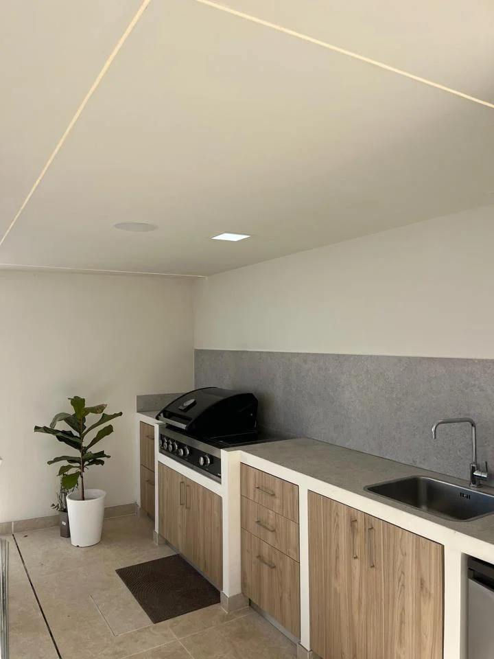 Exclusiva y Moderna Villa en Pueto Santiago 27