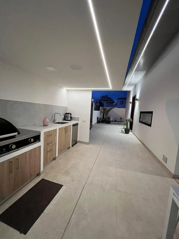 Exclusiva y Moderna Villa en Pueto Santiago 28