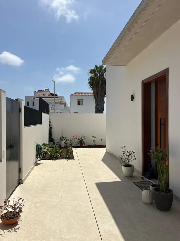 Exclusiva y Moderna Villa en Pueto Santiago 12