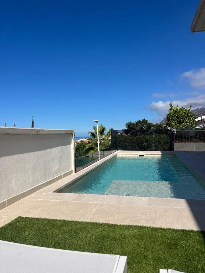 Exclusiva y Moderna Villa en Pueto Santiago 6