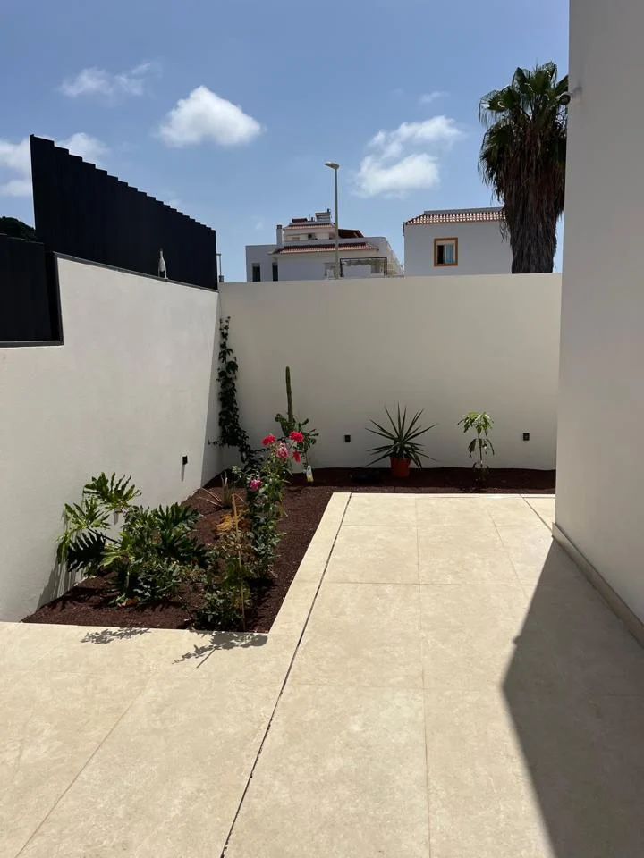 Exclusiva y Moderna Villa en Pueto Santiago 14