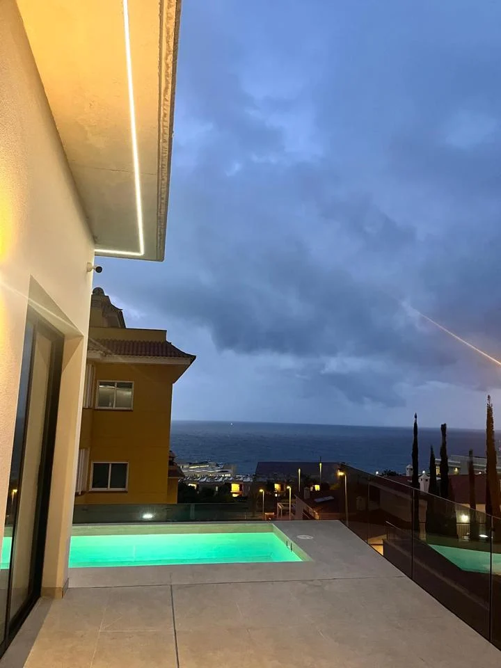 Exclusiva y Moderna Villa en Pueto Santiago 4