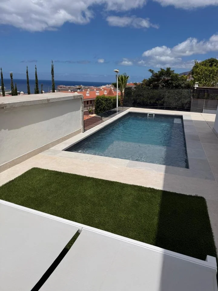 Exclusiva y Moderna Villa en Pueto Santiago 5