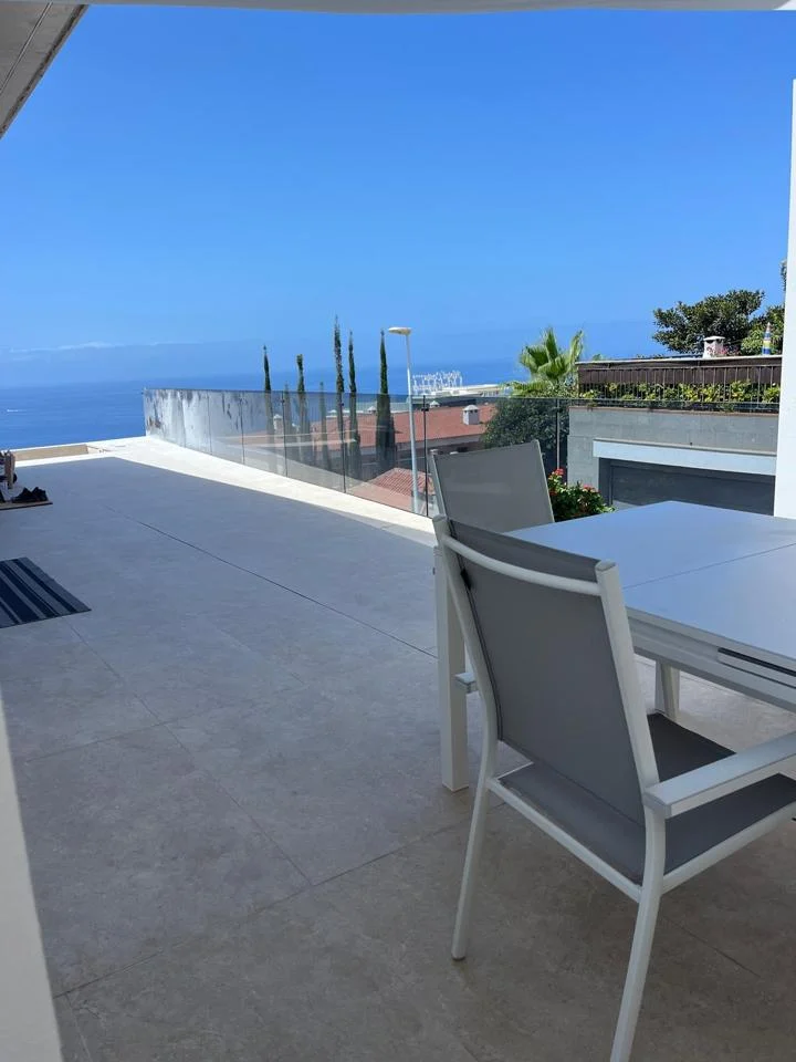 Exclusiva y Moderna Villa en Pueto Santiago 9