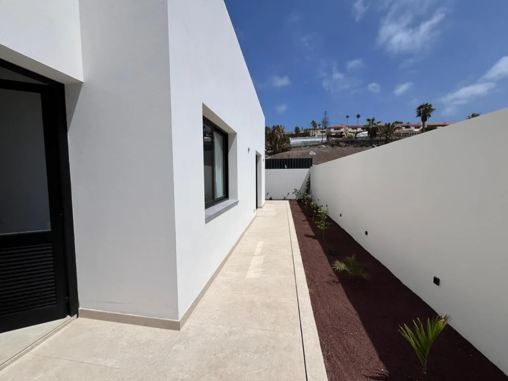 Exclusiva y Moderna Villa en Pueto Santiago 15