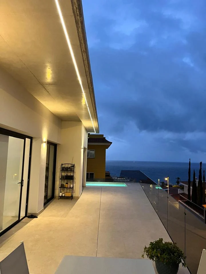 Exclusiva y Moderna Villa en Pueto Santiago 3